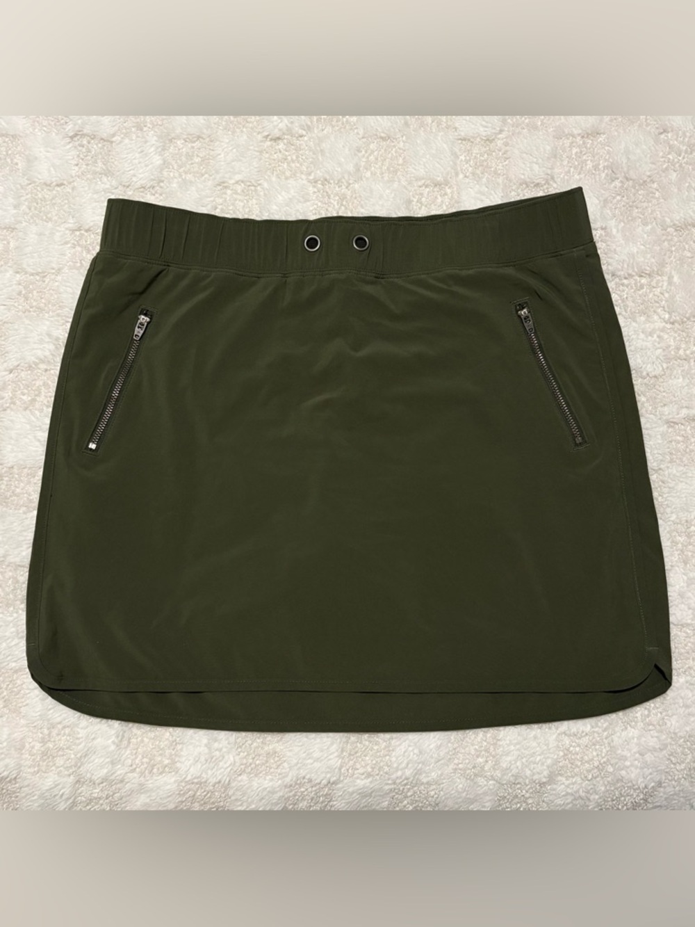 Athleta Jasper Green Stretch-In Skort with Zip Pockets • Medium